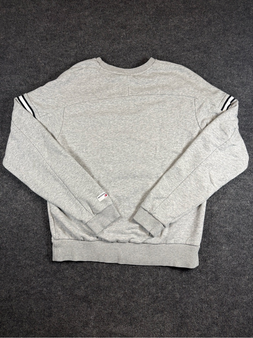 New Balance Grey Crewneck Sweatshirt Size Medium - Picture 5 of 7